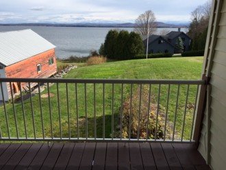 Aluminum Railings vs. Steel Railings for Your Deck